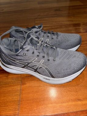 ASICS Gray Men’s Lightweight Knit Running Shoes size 9.5